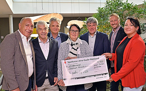 Spendenübergabe des Audi quattro Cup 2026 über 10.000 Euro an das Kinderhospiz Mitteldeutschland