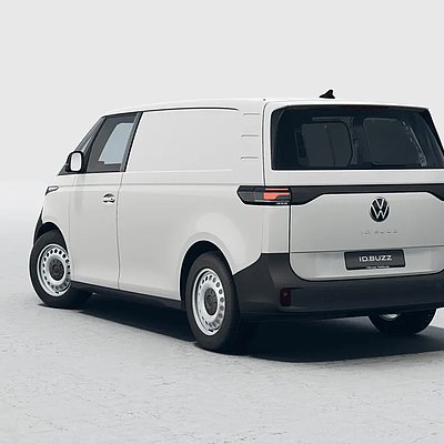 Weißer Volkswagen ID. Buzz Cargo in der Heckansicht