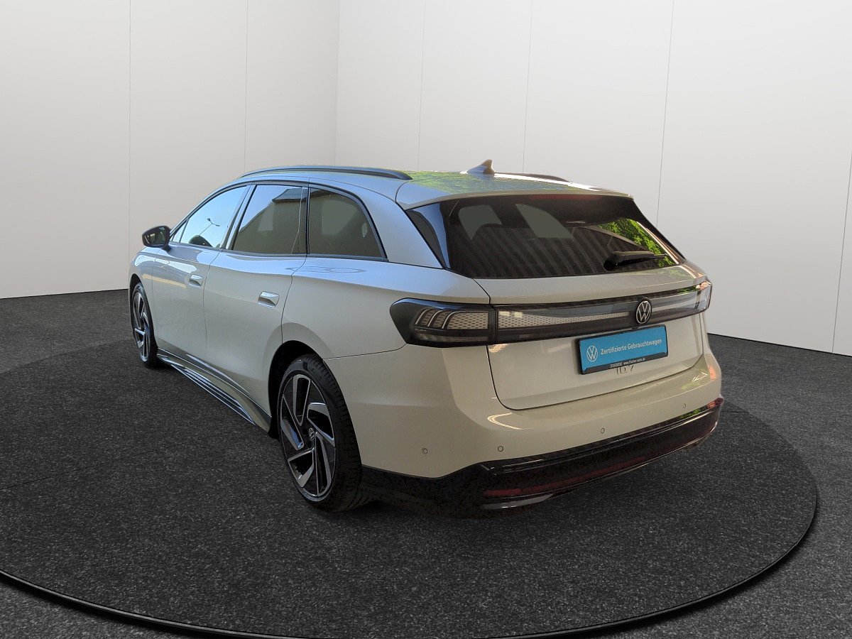VW ID.7 Tourer schräg Heckansicht