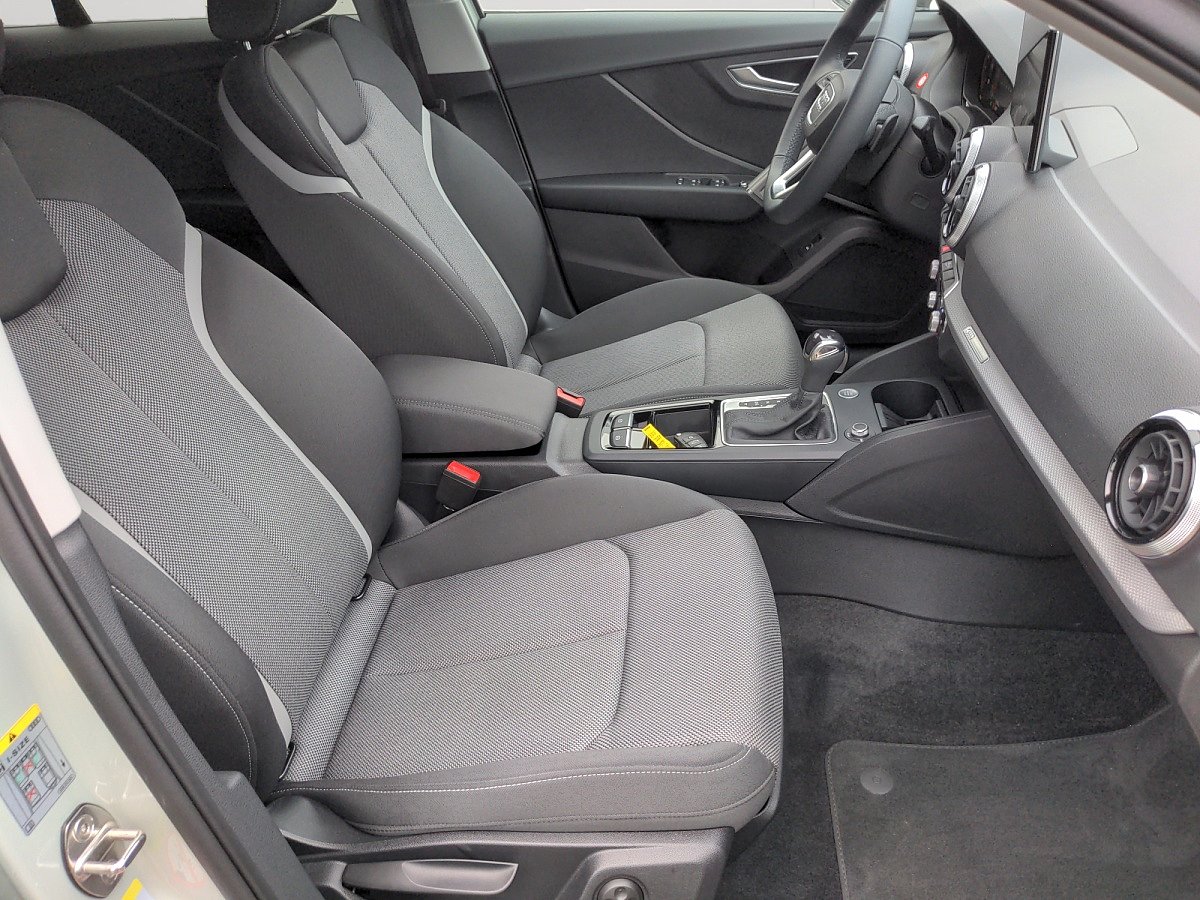 Audi Q2 Innenraum mit Vordersitzen und Mittelkonsole