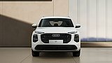 Audi Q7 von vor vor einer Wand Audi Q7 von vor vor einer Wand