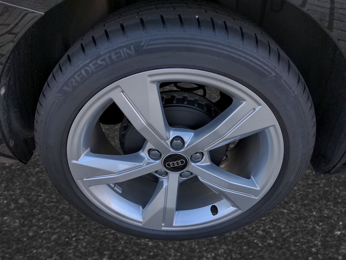 Audi A1 Sportback Alufelge mit Reifen im Detail