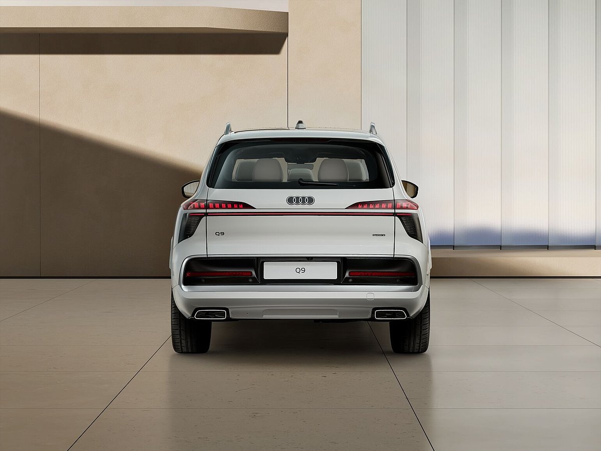 Audi Q9 von hinten vor einer Wand Audi Q9 von hinten vor einer Wand