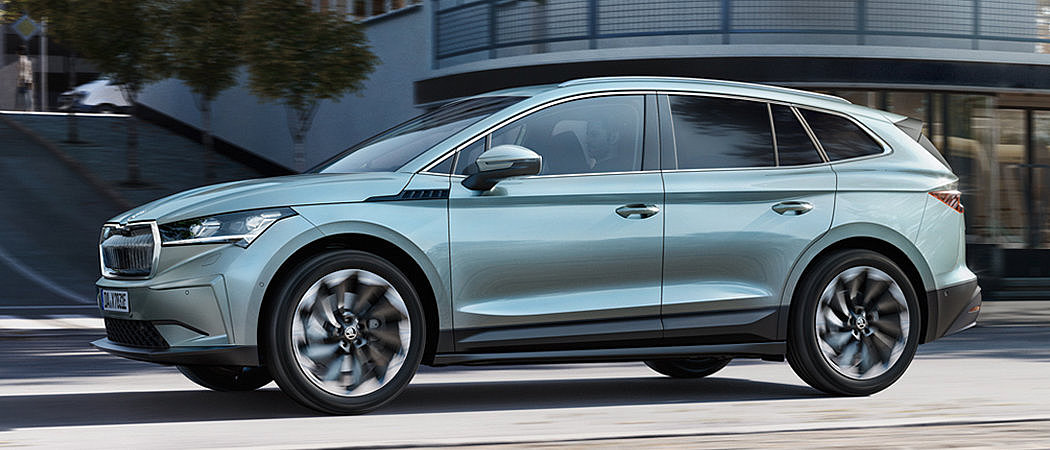Skoda Elektro-SUV in Fahrt als Symbol für alltagstaugliche E-Mobilität