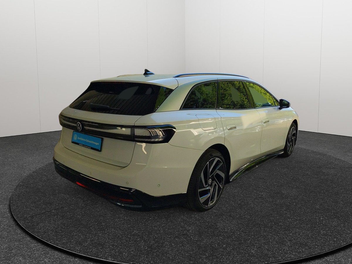 VW ID.7 Tourer schräg Heckansicht