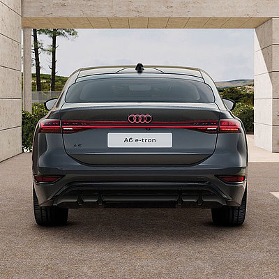 Heckansicht des Audi A6 e-tron mit durchgehendem LED-Leuchtenband
