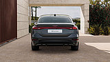 Heckansicht des Audi A6 e-tron mit durchgehendem LED-Leuchtenband