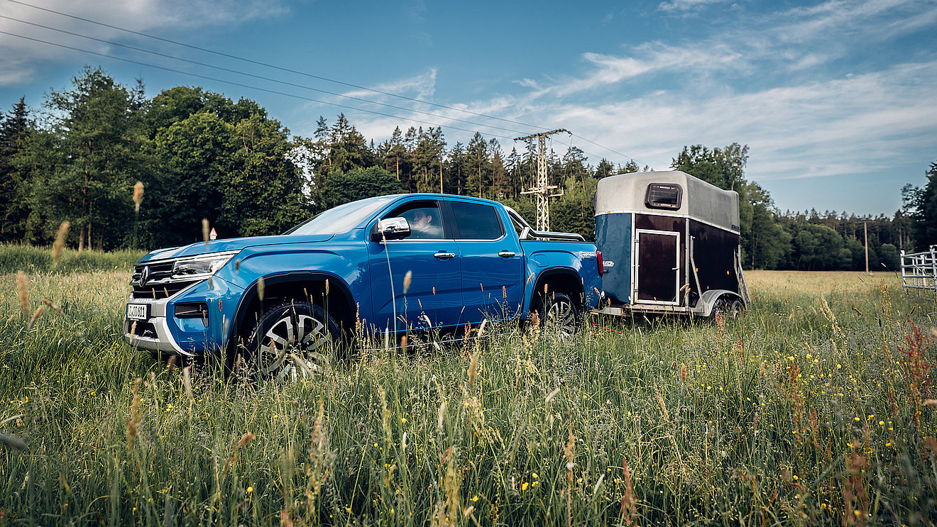VW Amarok mit Pferdeanhänger