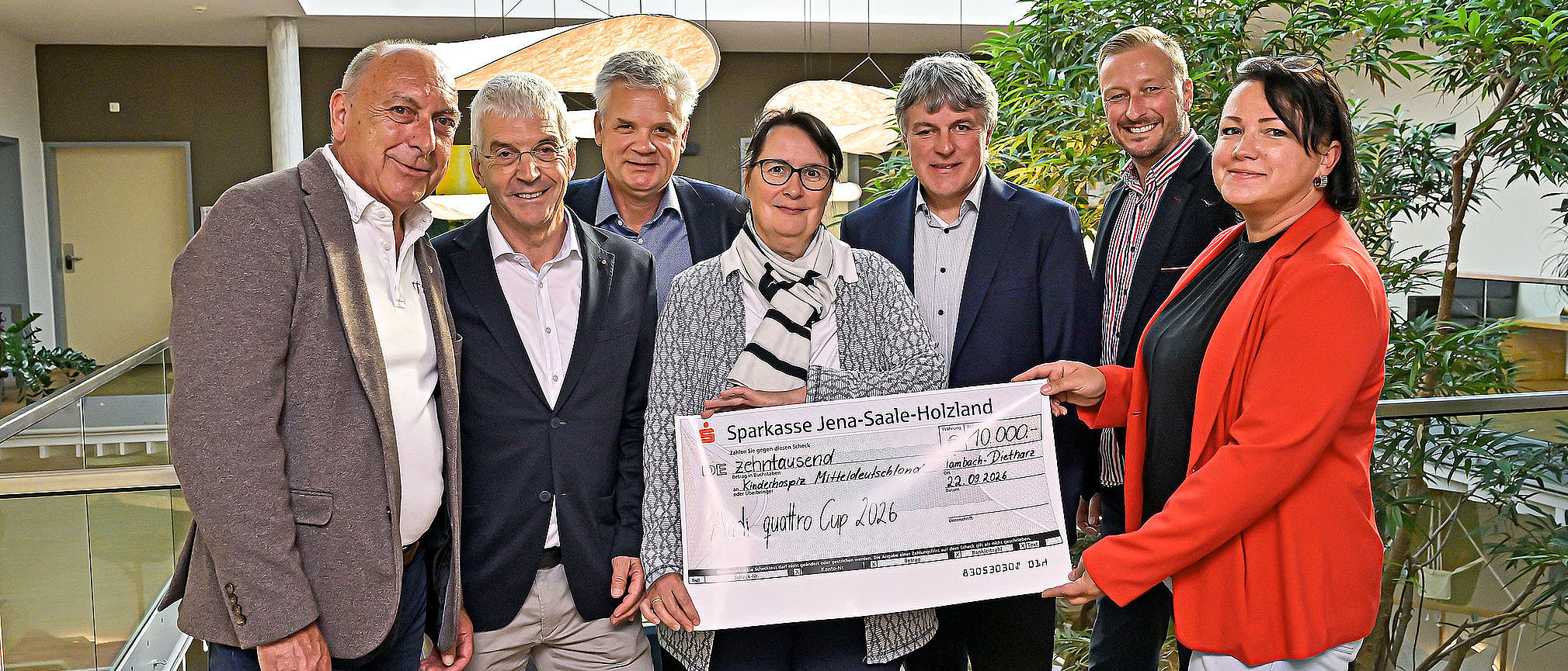 Spendenübergabe des Audi quattro Cup 2026 mit 10.000 Euro für das Kinderhospiz Mitteldeutschland