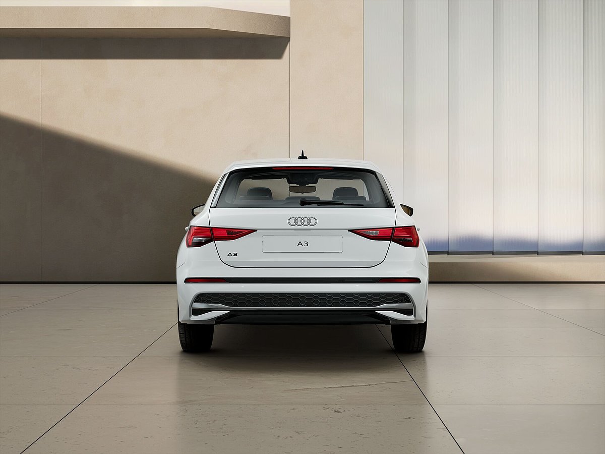 Audi A3 Sportback weiß 110 kw TFSI Heckansicht zentriert