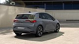 VW ID.3 Neo Style in Grau schräg von hinten vor moderner Architektur