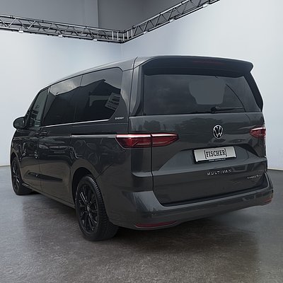Multivan Hybrid Energy grau schräg von hinten 