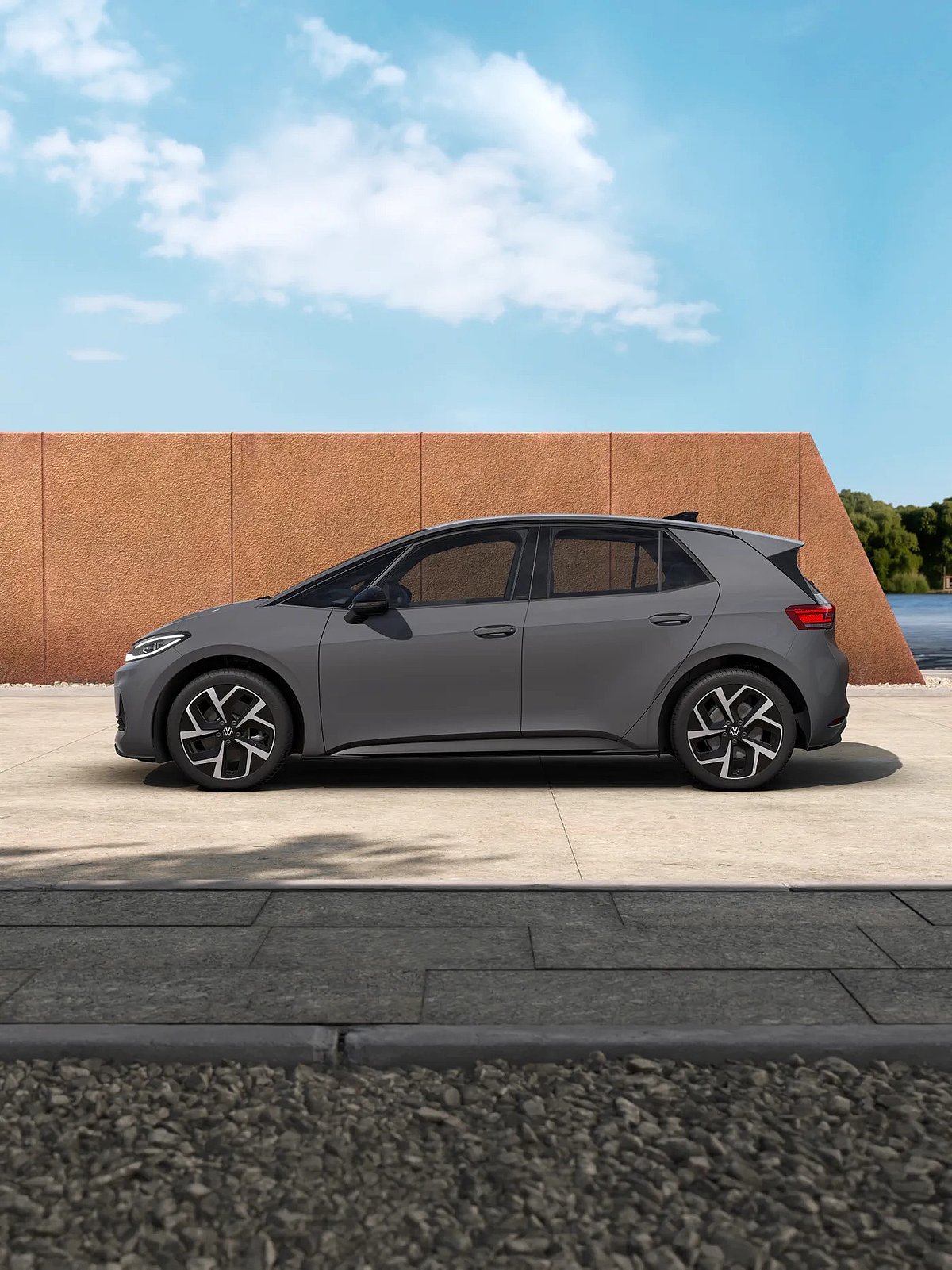 VW ID.3 Neo Style in Grau in der Seitenansicht vor einer modernen Wand