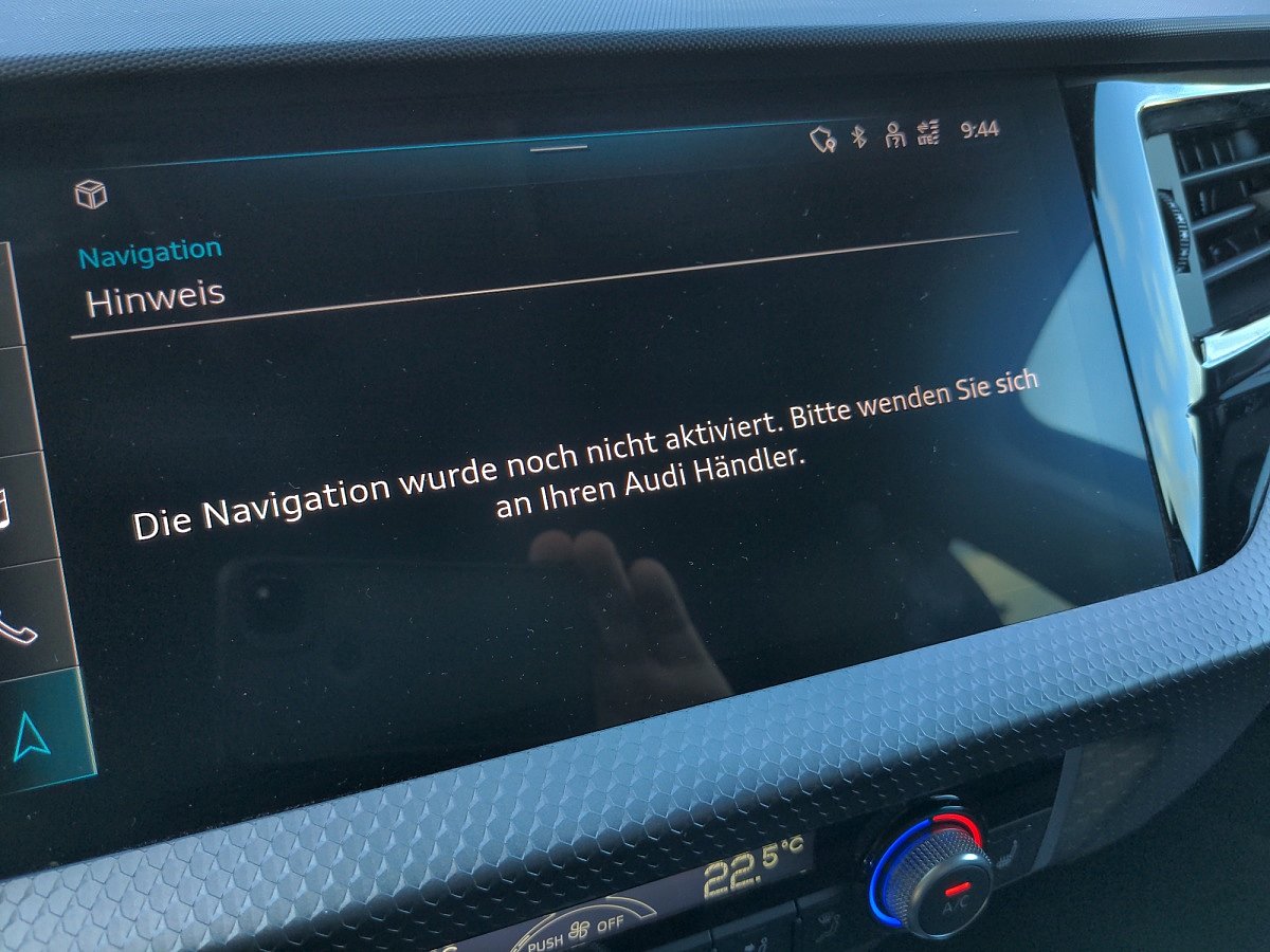 Audi A1 Sportback Infotainment-Display mit Navigationshinweis