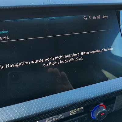 Audi A1 Sportback Infotainment-Display mit Navigationshinweis