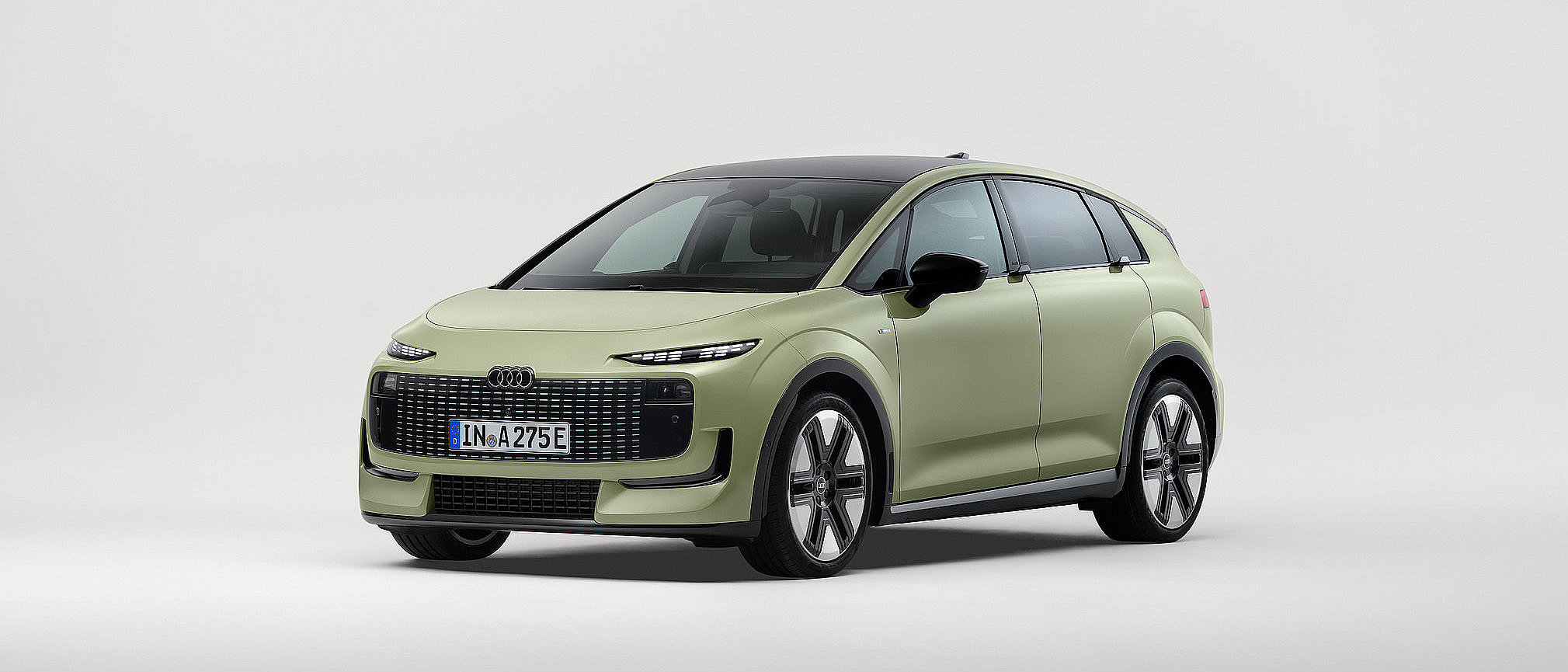 Audi A2 e-tron pistaziengruen Frontansicht schraeg links