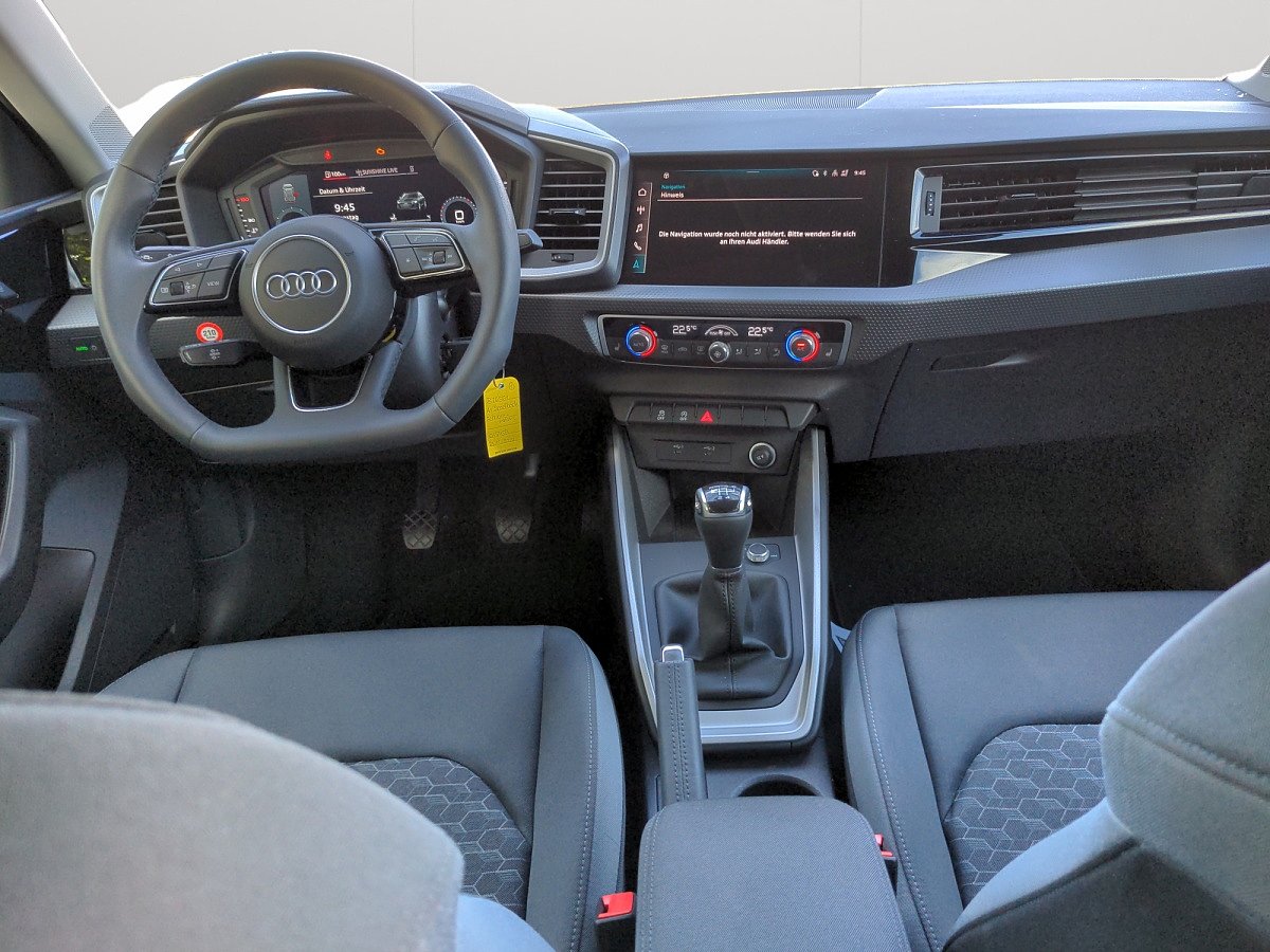 Audi A1 Sportback Innenraum mit Cockpit und Mittelkonsole
