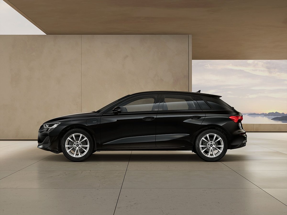 Audi A3 Sportback e-hybrid 150 kW schwarz Seitenansicht Fahrerseite