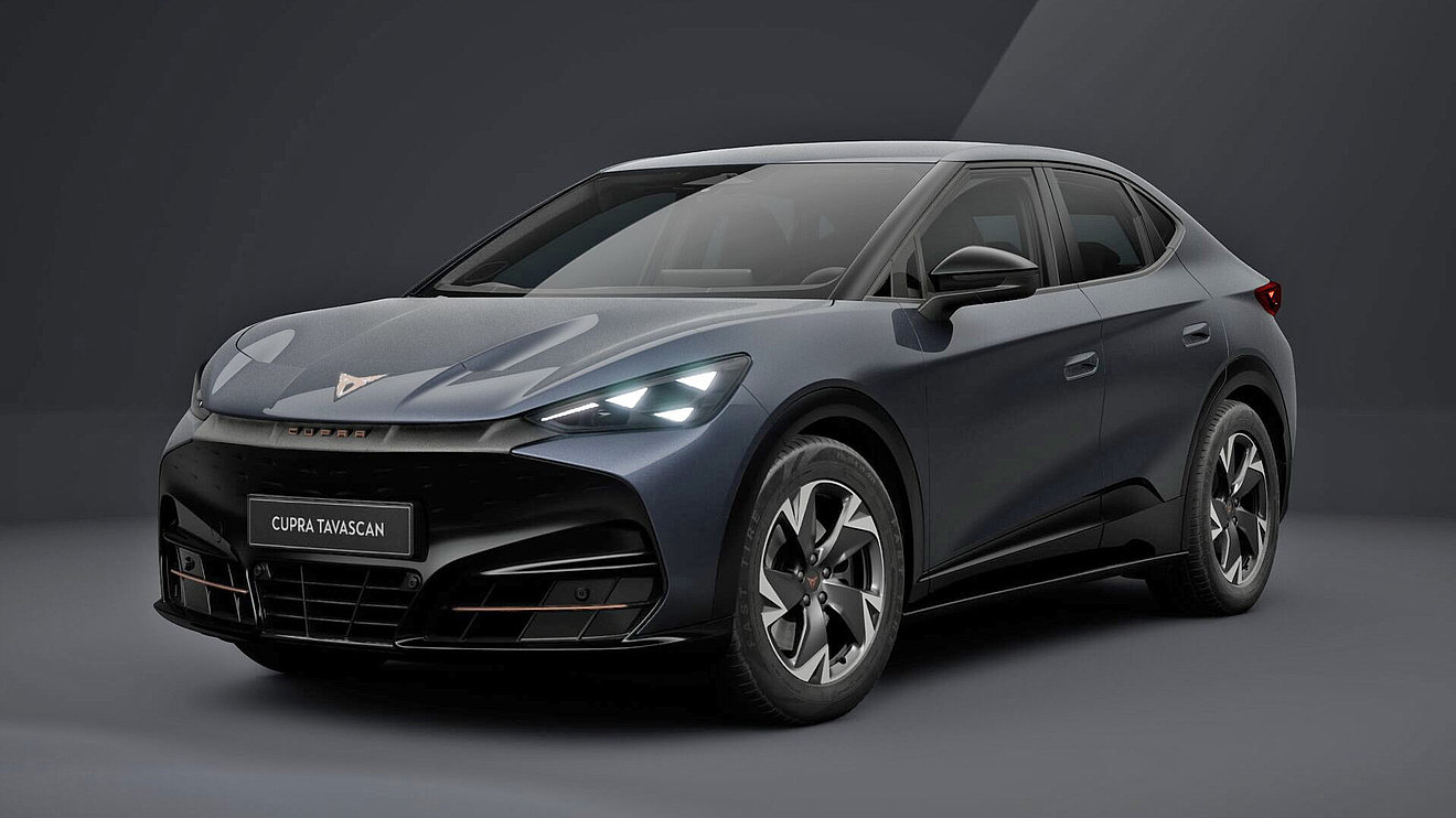 Dunkelblauer CUPRA Tavascan als vollelektrisches SUV-Coupé in sportlicher Front- und Seitenansicht mit markanten LED-Scheinwerfern – bei Autohaus Fischer in Thüringen.