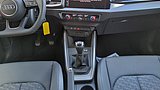 Audi A1 Sportback Innenraum mit Mittelkonsole und Schaltgetriebe