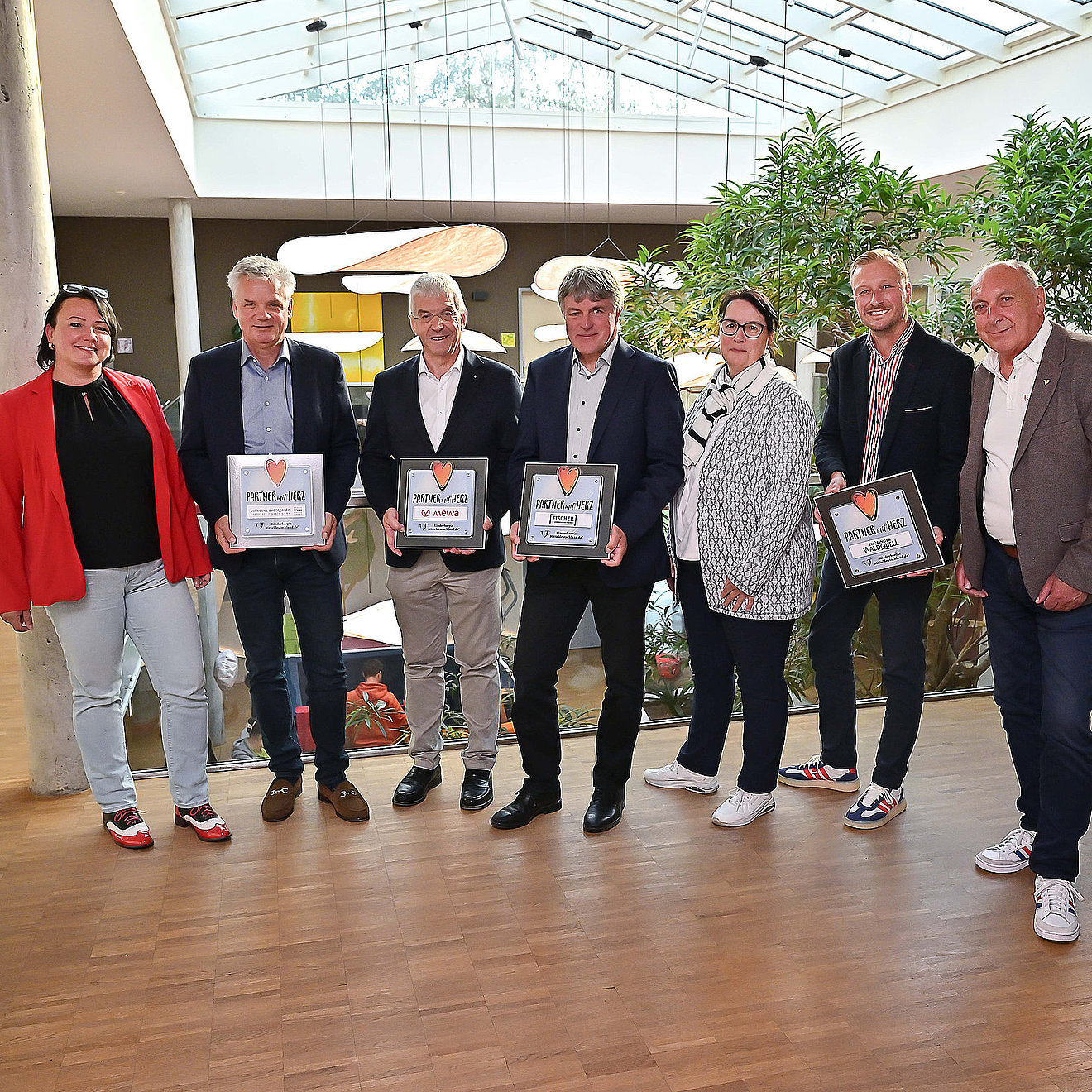 Autohaus Fischer und weitere Unterstützer als Partner mit Herz des Kinderhospizes Mitteldeutschland