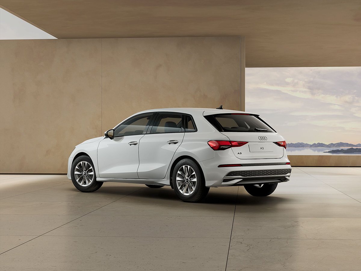 Audi A3 Sportback weiß 110 kw TFSI Heckansicht schräg rechts