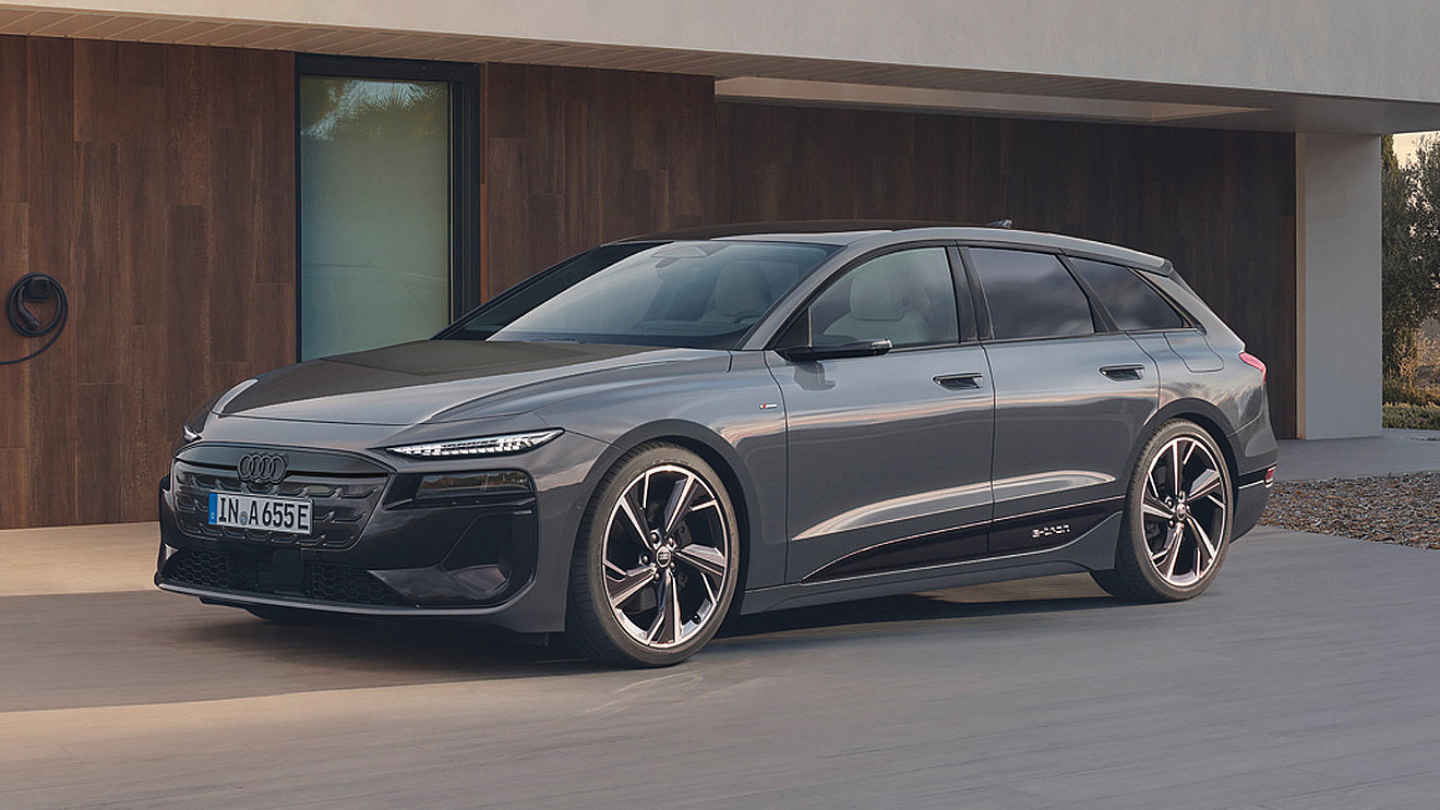 Grauer Audi A6 Avant e-tron als elektrischer Kombi für Langstrecken in schräger Frontansicht