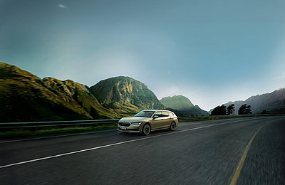 skoda Superb Kombi in grün