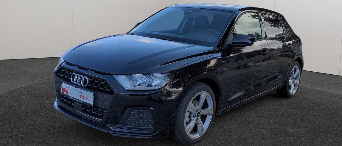 Schwarzer Audi A1 Sportback in Front-Seitenansicht