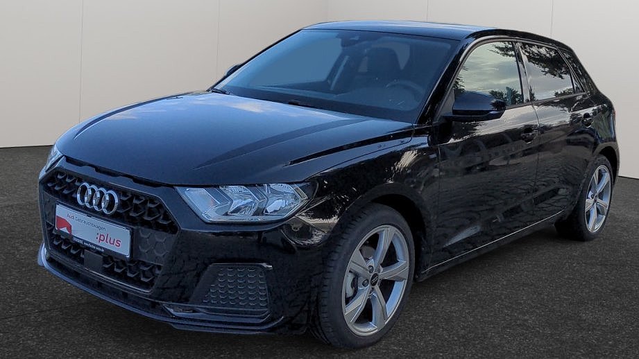 Schwarzer Audi A1 Sportback in Front-Seitenansicht