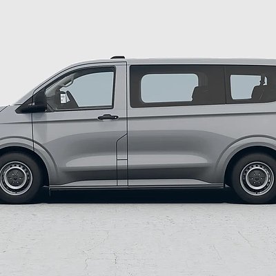 Grauer VW Transporter in der Seitenansicht auf hellem Untergrund.