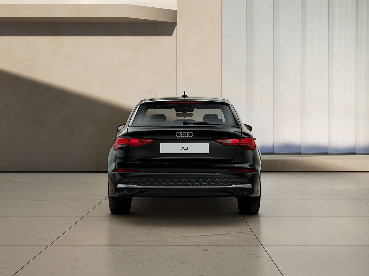 Audi A3 Sportback e-hybrid 150 kW schwarz Heckansicht zentriert